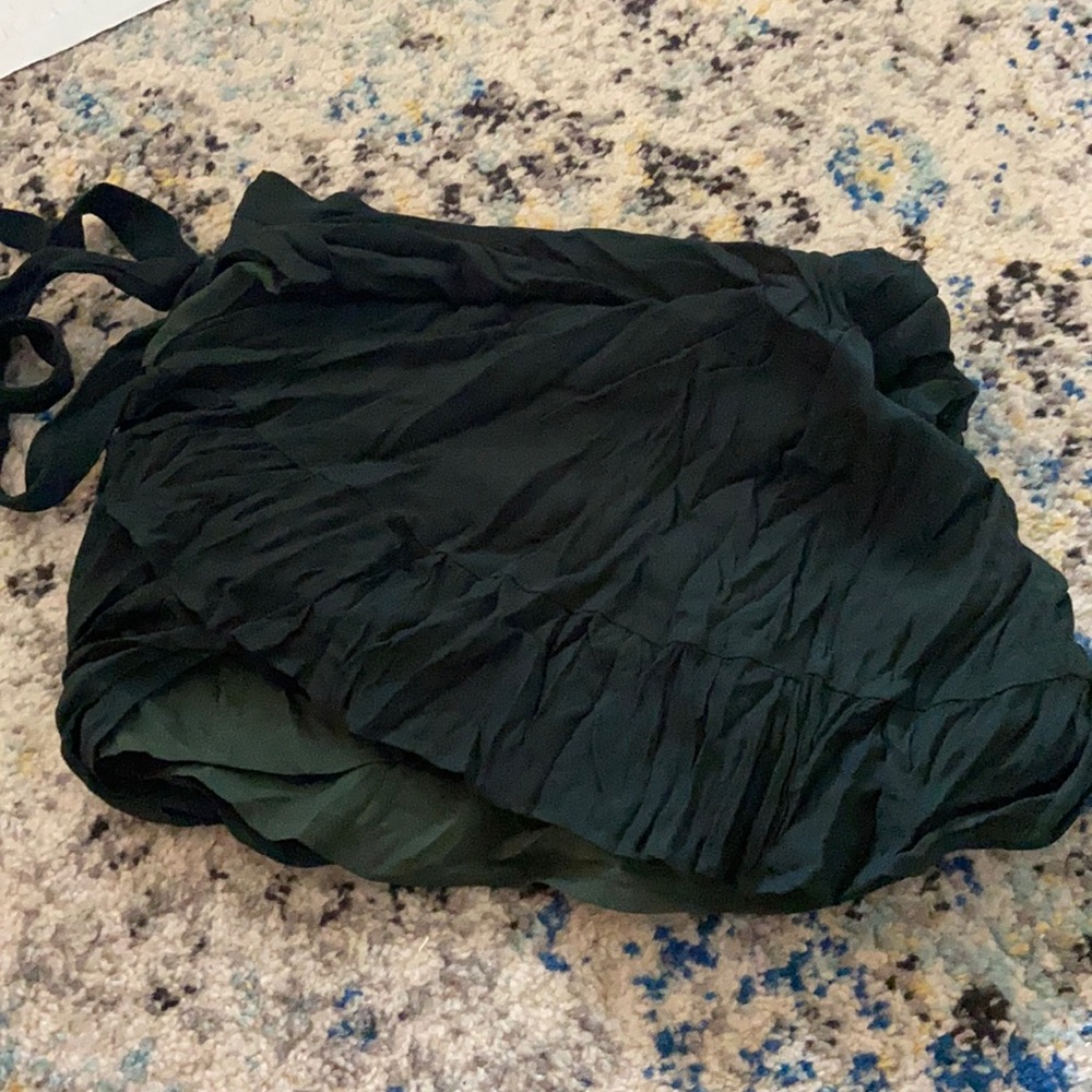 Dark green aritzia skirt